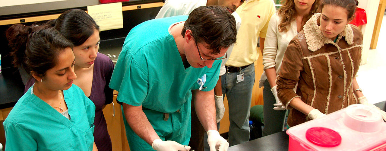 Tulane Public Relations - Medical students learning about stitches Uploaded by AlbertHerring
