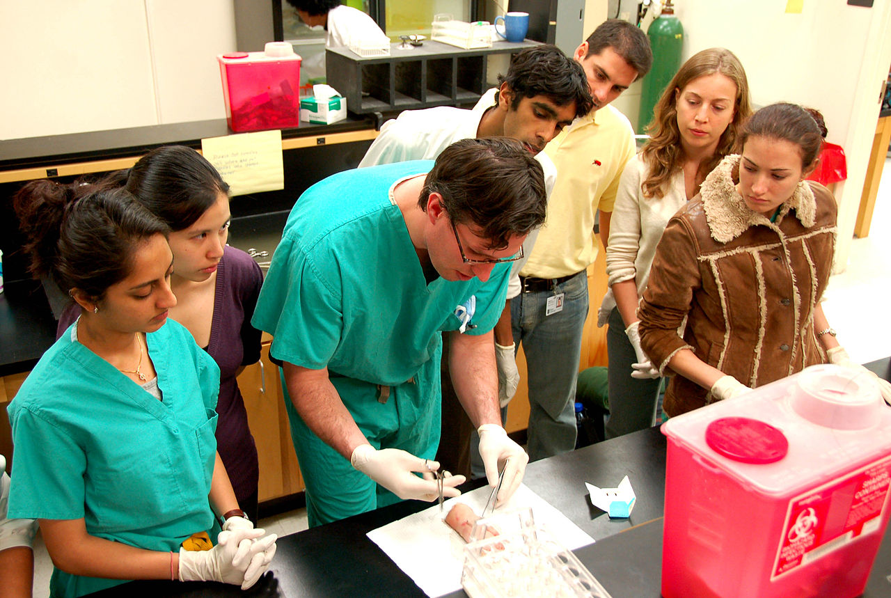 Tulane Public Relations - Medical students learning about stitches Uploaded by AlbertHerring